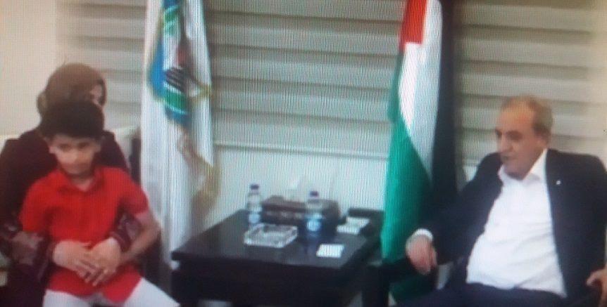 اللواء فرج خلال استقباله الطفل كريم جمهور : عملنا جميعا وبشكل موحد واستغلال الاطفال بالشجارات بعيد عن الدين والاخلاق والقانون