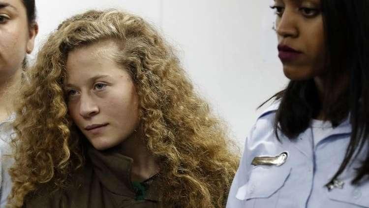 سلطات الاحتلال تفرج عن عهد التميمي ووالدتها ناريمان بعد قضائهما 8 أشهر في الأسر