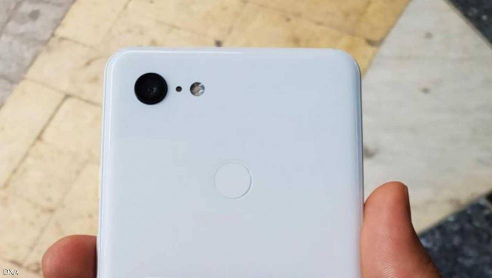 الأبيض الناصع يميز هاتف غوغل الجديد