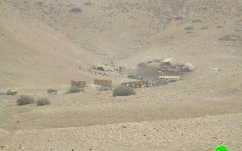 الاحتلال يجبر 4 عائلات شرق طوباس على اخلاء مساكنهم