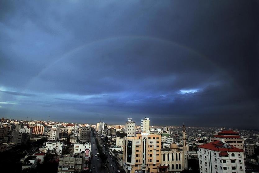الطقس: أجواء غائمة إلى صافية والحرارة حول معدلها