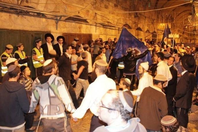 مستوطنون يعربدون ليلا في القدس القديمة