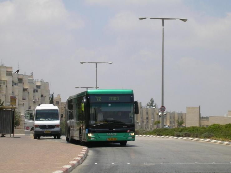 مستوطنون يطالبون بمنع سائقين فلسطينيين من نقل الطلبة اليهود