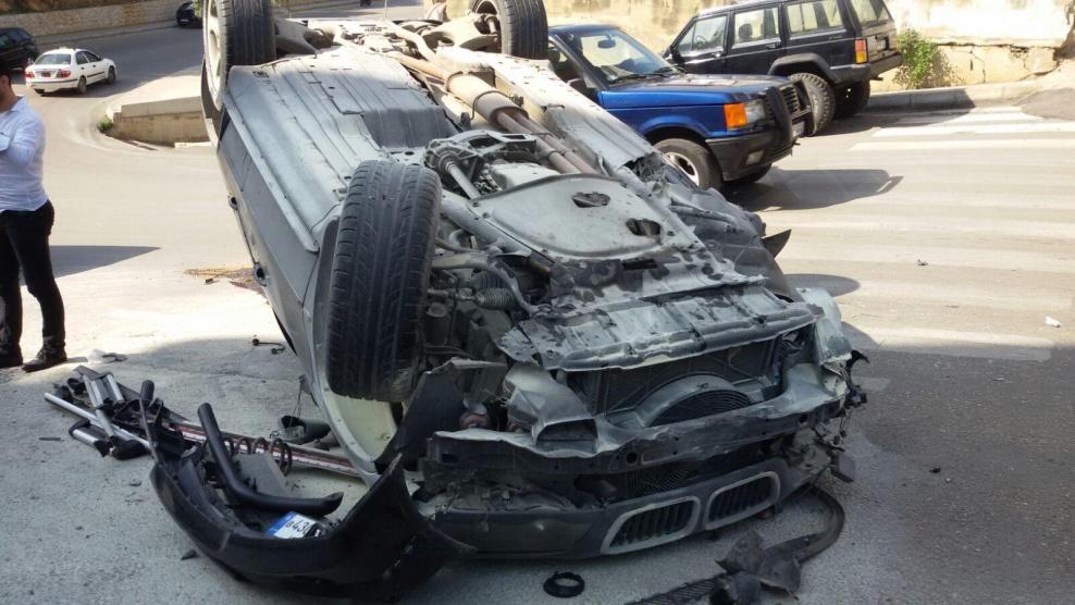 إصابة 3 أطفال ووالدهم بانقلاب مركبة في جنين
