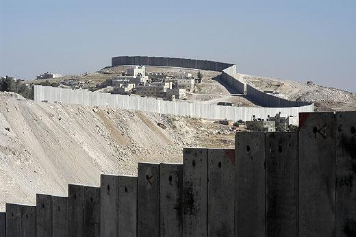 وقائي جنين: الاحتلال يضع بوابة بمحاذاة جدار الضم غرب جنين لزراعة وترويج المخدرات