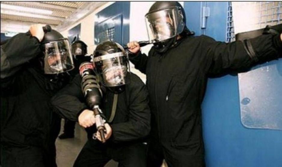 قوات القمع تقتحم قسم 3 في 