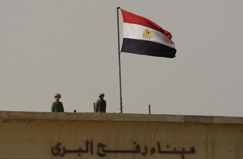 مئات العالقين الفلسطينيين بسيناء يناشدون مصر فتح معبر رفح