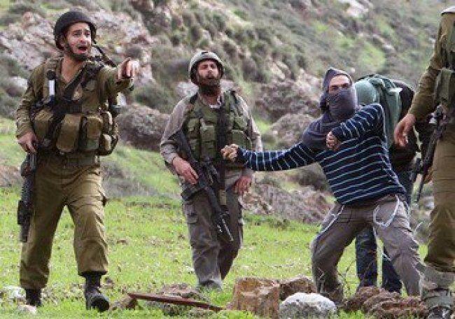 مستوطنون يهاجمون عوريف