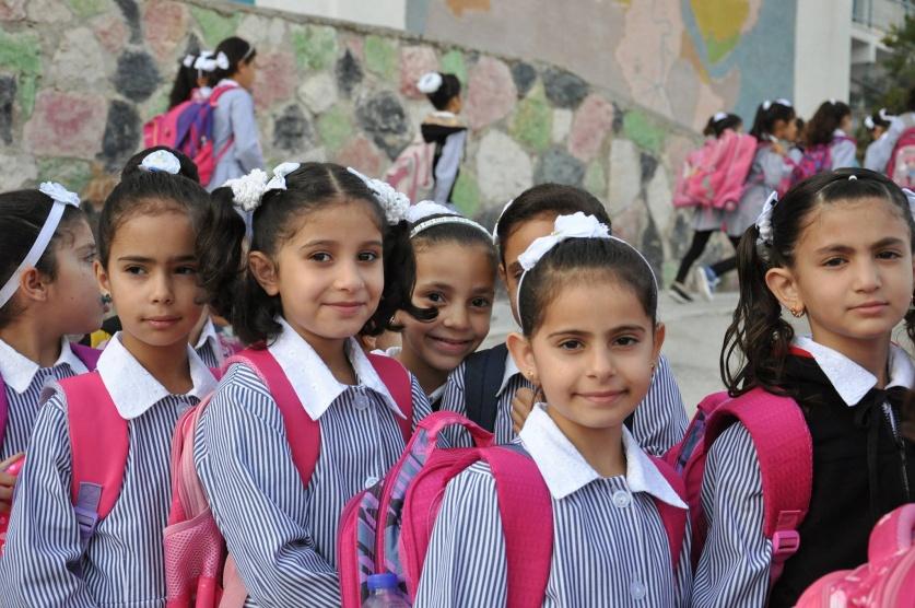 التربية تستعرض خطة العودة للمدارس