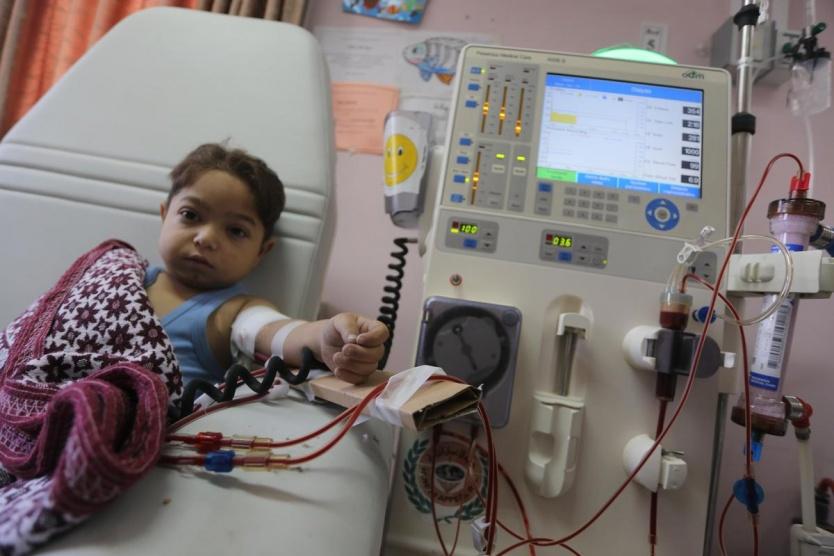 عشرات الأطفال بغزة مهددون باضطرابات وإعاقة لنقص حليب علاجي