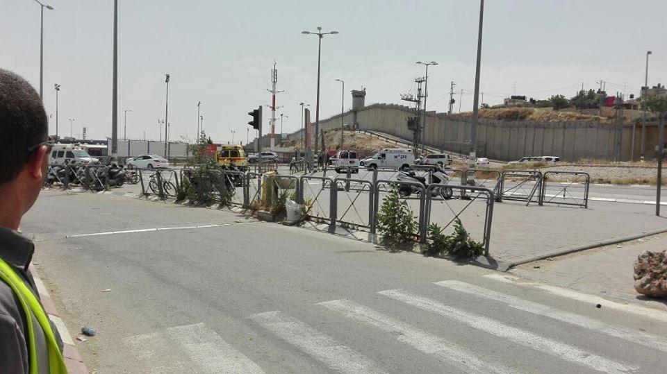 الاحتلال يعتقل سيدة بزعم حيازتها سكيناً عند حاجز قلنديا شمال القدس
