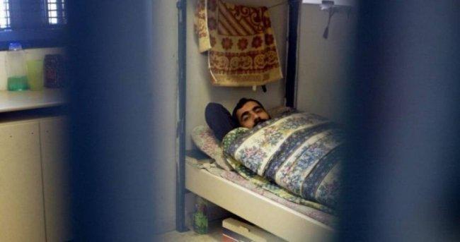 الاحتلال يُنفذ جولة جديدة بالتضييق على الأسرى وسلبهم حقوقهم