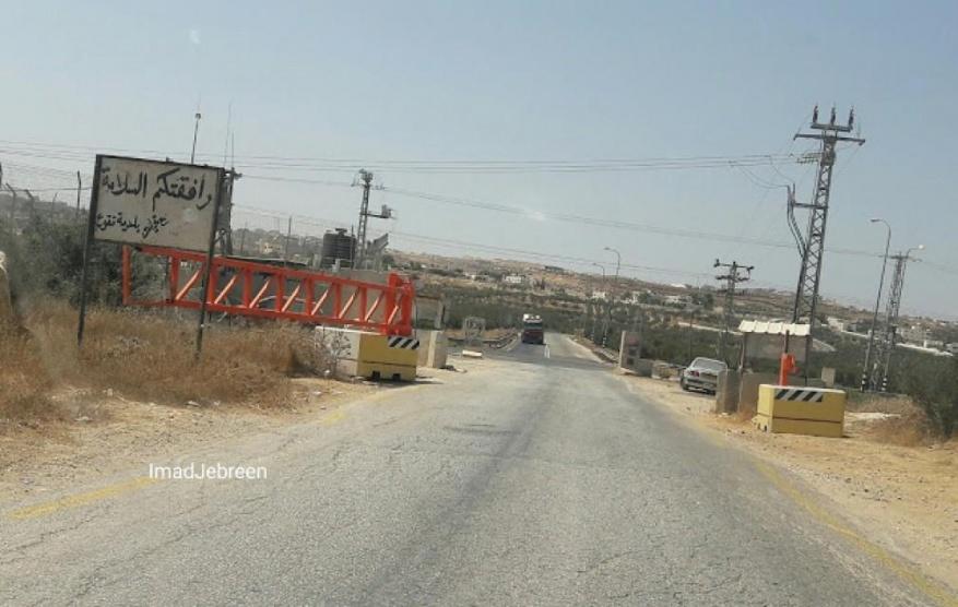 قوات الاحتلال تنصب بوابة عند المدخل الرئيسي لبلدة تقوع