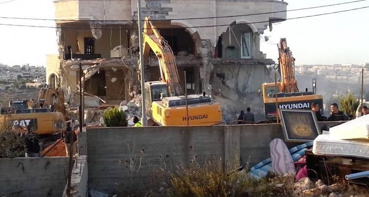 مجدداً بالقدس.. الاحتلال يهدم منزلاً في بيت حنينا