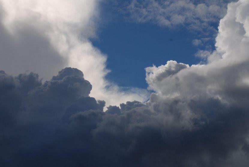 أجواء غائمة جزئيا