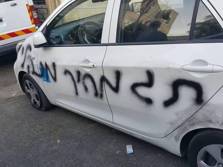  إعطاب مركبات وخط شعارات عنصرية