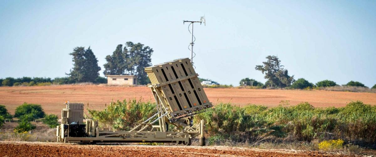 اغتنام قطعة سلاح وهروب جنود باقتحام متظاهرين بوابة زيكيم