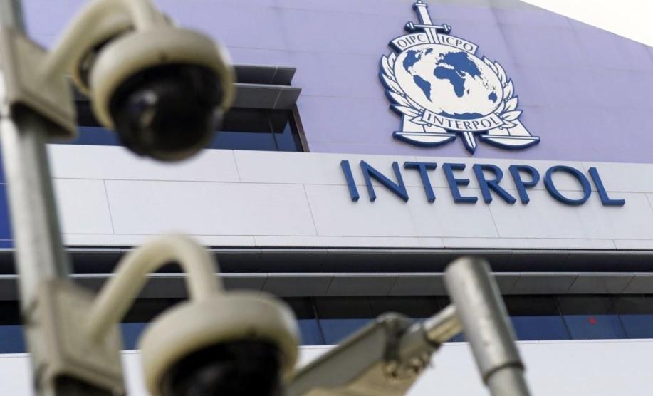 انتربول فلسطين يتسلم مطلوبا هاربا منذ 10 سنوات