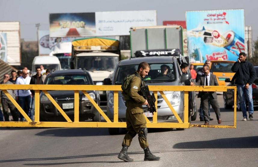 تفتيش واحتجاز لسيارات مواطنين على حاجز غرب جنين