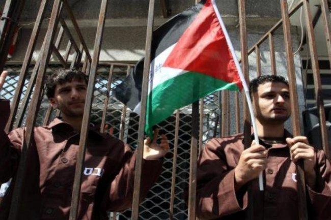 الأسيران الخطيب وعدنان يواصلان إضرابهما عن الطعام