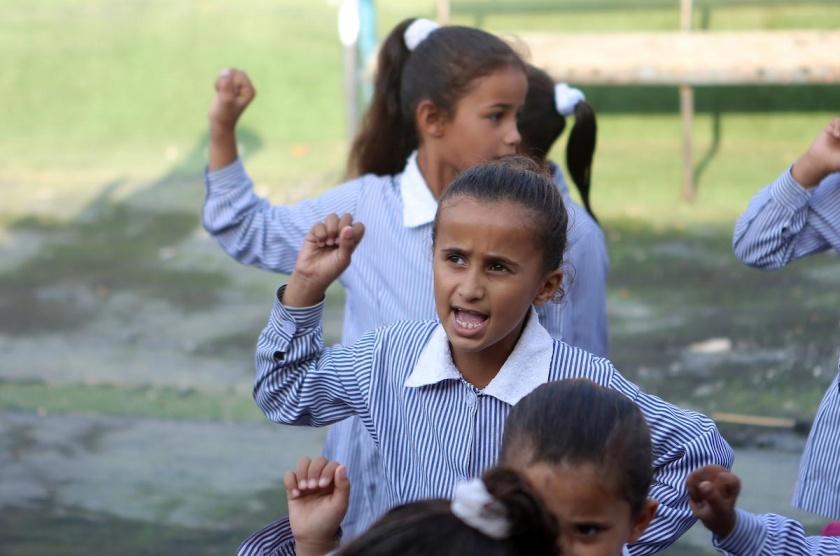 أطفال الخان الأحمر يطالبون ميركل بمنع هدم مساكنهم