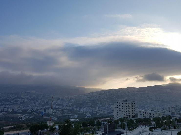 الطقس: أجواء غائمة جزئيا والحرارة حول معدلها السنوي