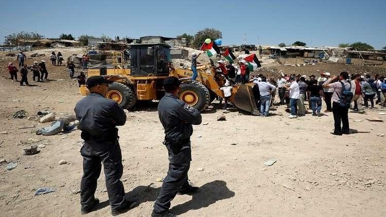 رغم اعلان الاحتلال عن تأجيل الهدم :استمرار الاعتصام في الخان الأحمر 