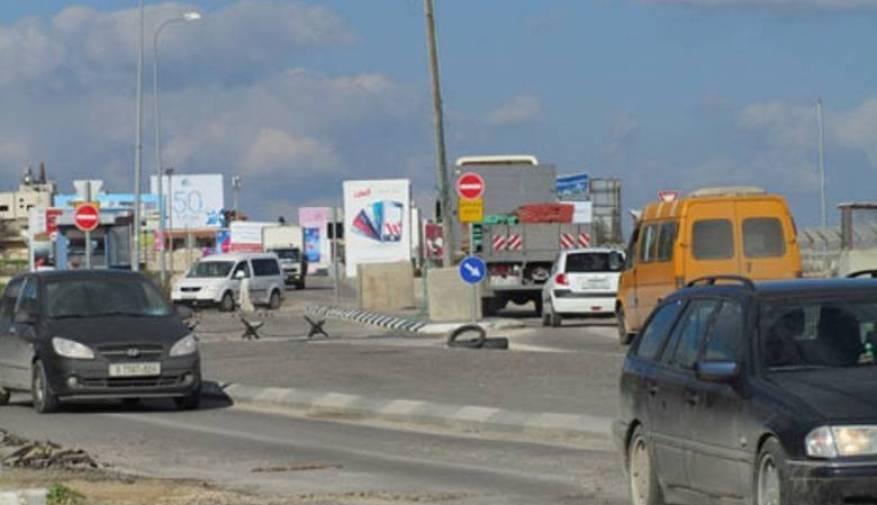 الاحتلال يعتقل شاب على حاجز حوارة في نابلس بحجة محاولته تنفيذ عملية طعن