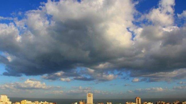 أجواء غائمة جزئية والفرصة مهيأة لسقوط أمطار