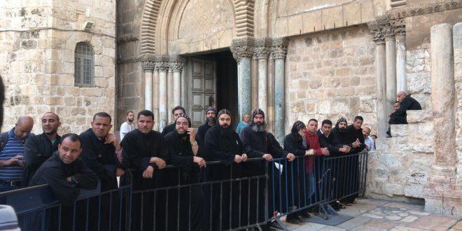 الاحتلال يعتقل راهبا ويقمع وقفة احتجاجية للأقباط في القدس