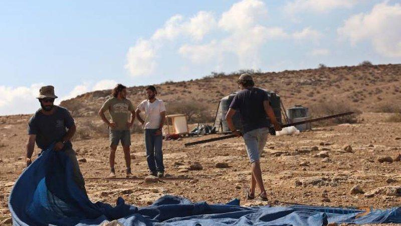 مستوطنون ينصبون خياما شمال غرب نابلس