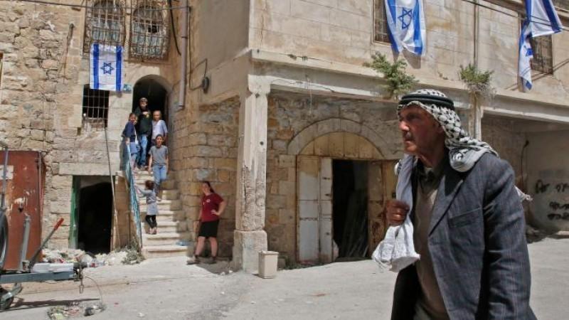 الاحتلال يضع 