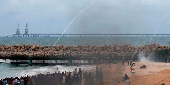 شهيد وعشرات حالات الاختناق في المسير البحري الـ 14