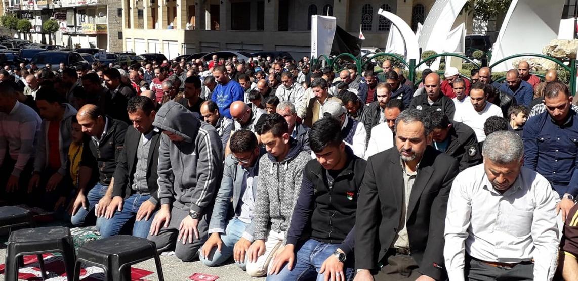 صلاة الجمعة وسط الخليل رفضا لقانون الضمان الاجتماعي