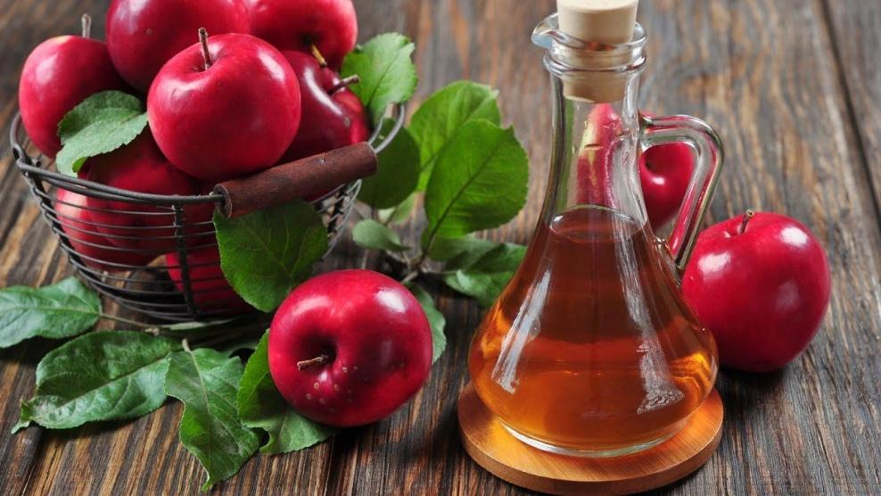 نقع القدمين بخل التفاح.. 5 فوائد
