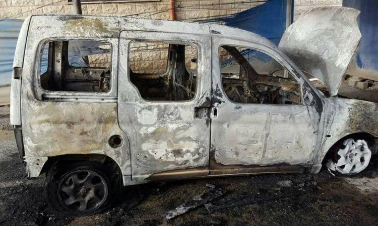 مستوطنون يحرقون مركبة جنوب نابلس