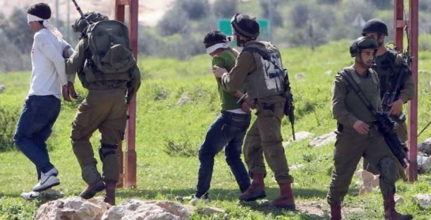 الاحتلال يعتقل فتيين جنوب بيت لحم