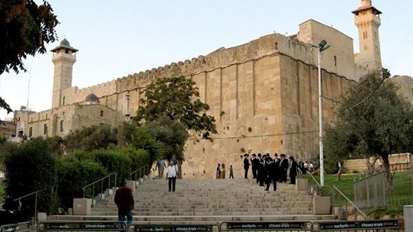  الاحتلال يحتجز طالبة قرب الحرم الابراهيمي  في الخليل 