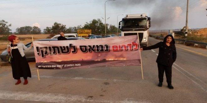 مستوطنون يغلقون طريق كرم ابو سالم لمنع دخول البضائع لقطاع غزة