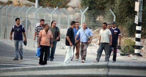 الاحتلال يحتجز عشرات العمال قرب معبر الظاهرية جنوب الخليل