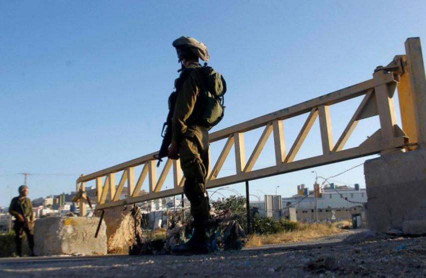 إغلاق مداخل قرية دير أبو مشعل