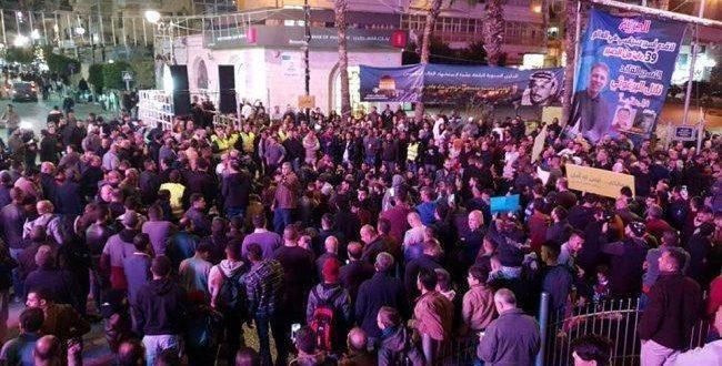 لليوم الثاني: استمرار الاعتصام  في رام الله احتجاجاً على قانون الضمان الاجتماعي