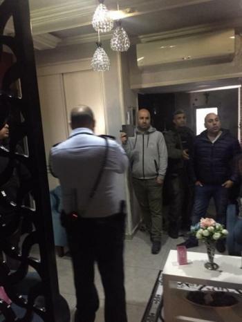 الاحتلال يقتحم منزل محافظ القدس عدنان غيث ويأخذ قياساته