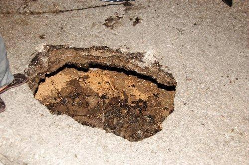 نتيجة الحفريات المتواصلة :إنهيارات أرضية واسعة في  وادي حلوة بسلوان