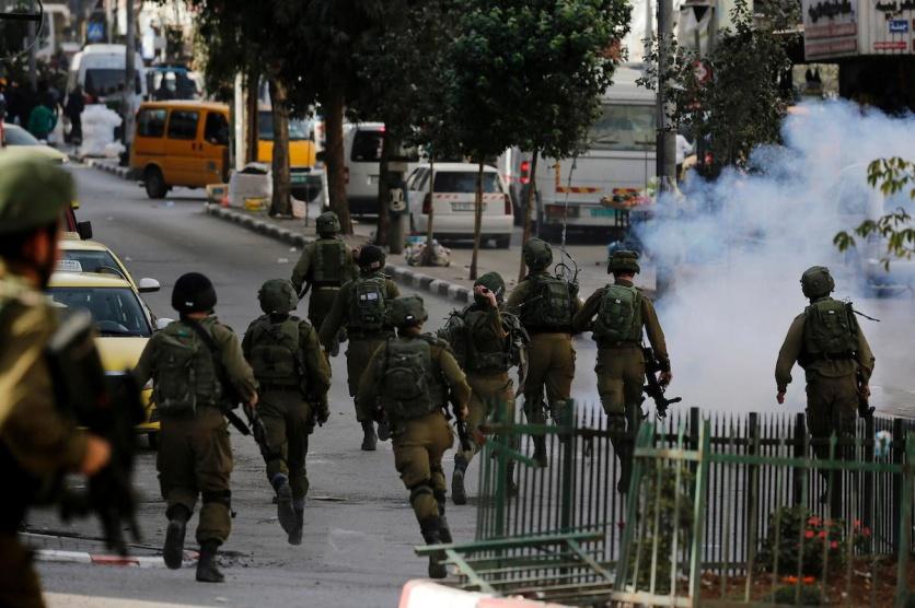 مواجهات مع الاحتلال جنوب بيت لحم وحواجز بالخليل