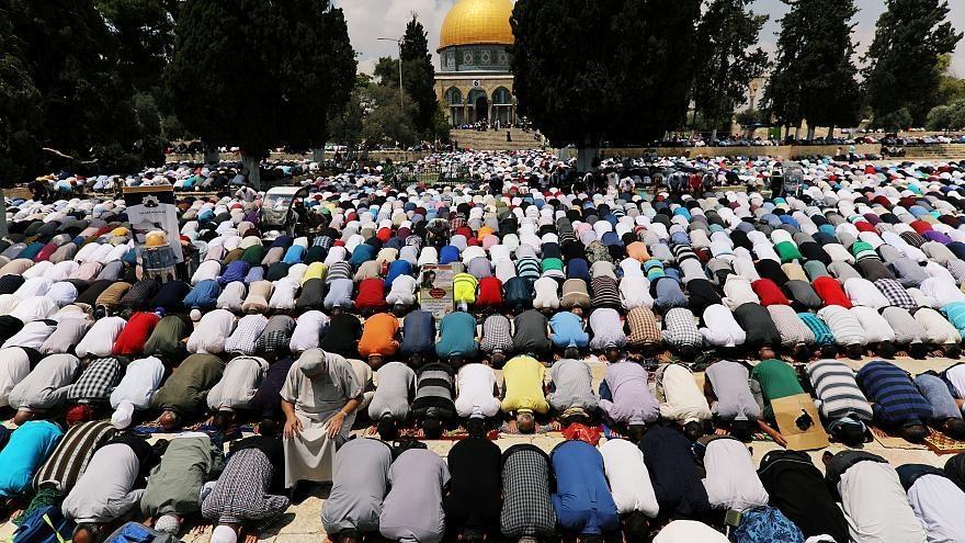 اقامة صلاة الغائب على أرواح الشهداء بالأقصى