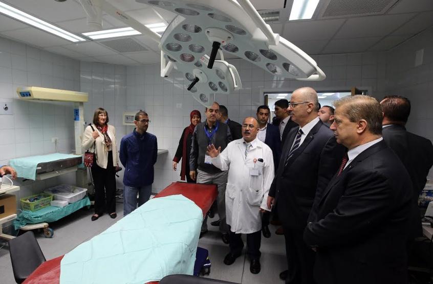 الصحة: اختناق مرضى باستهداف الاحتلال مجمع فلسطين الطبي برام الله