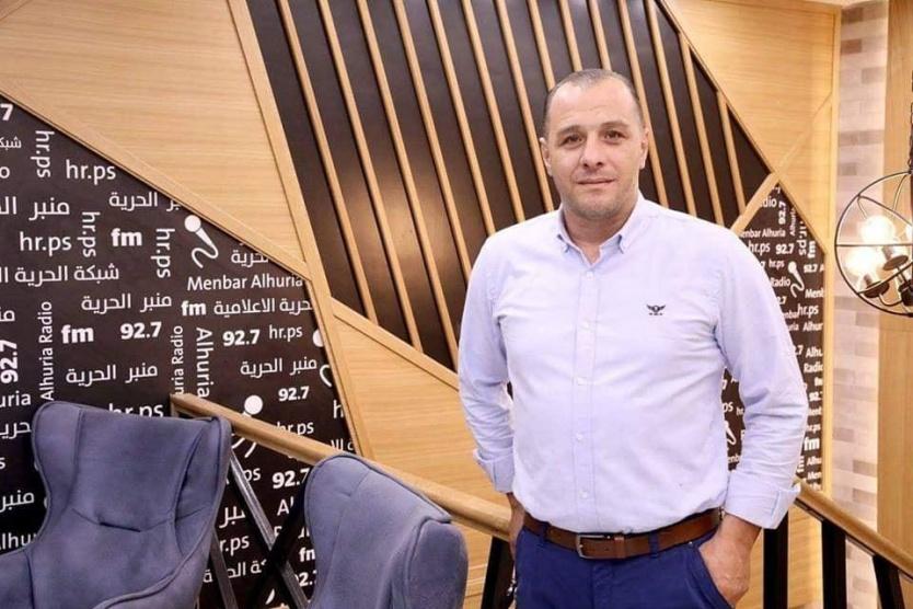 اصابة صحفي بعيار ناري مجهول المصدر بالخليل