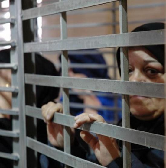 توتر في سجن الأسيرات وعزل أسيرة