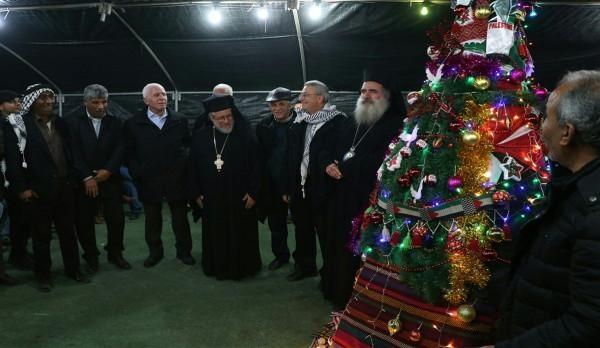 خلال إضاءة شجرة الميلاد في (الخان الأحمر).. الأحمد: كل مشاكلنا ستحل بإنهاء الانقسام